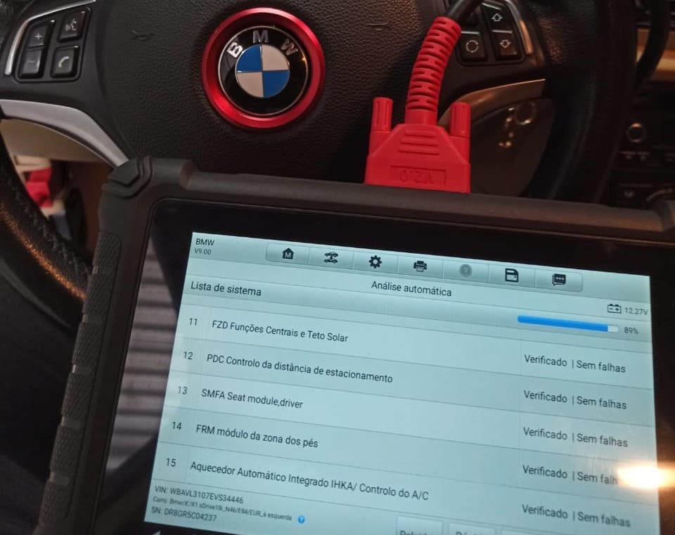 Scanner automotivo utilizado pela equipe OVERDRIVE em diagnóstico técnico